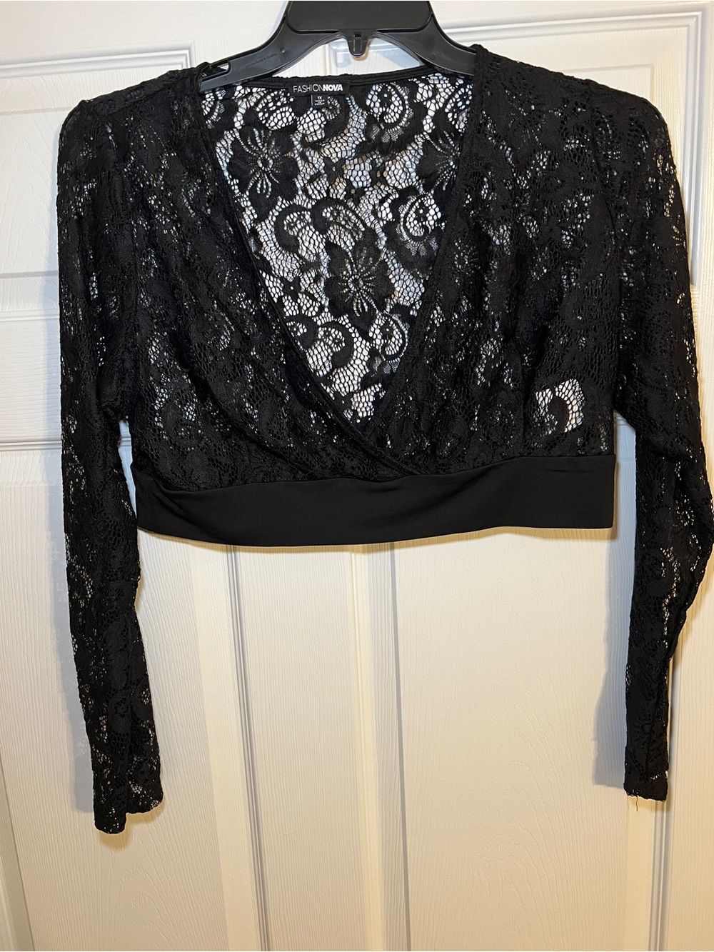 Fashion Nova Cropped Long Sleeve V-Neck Lace Top - Black | Size: 1X | Like New